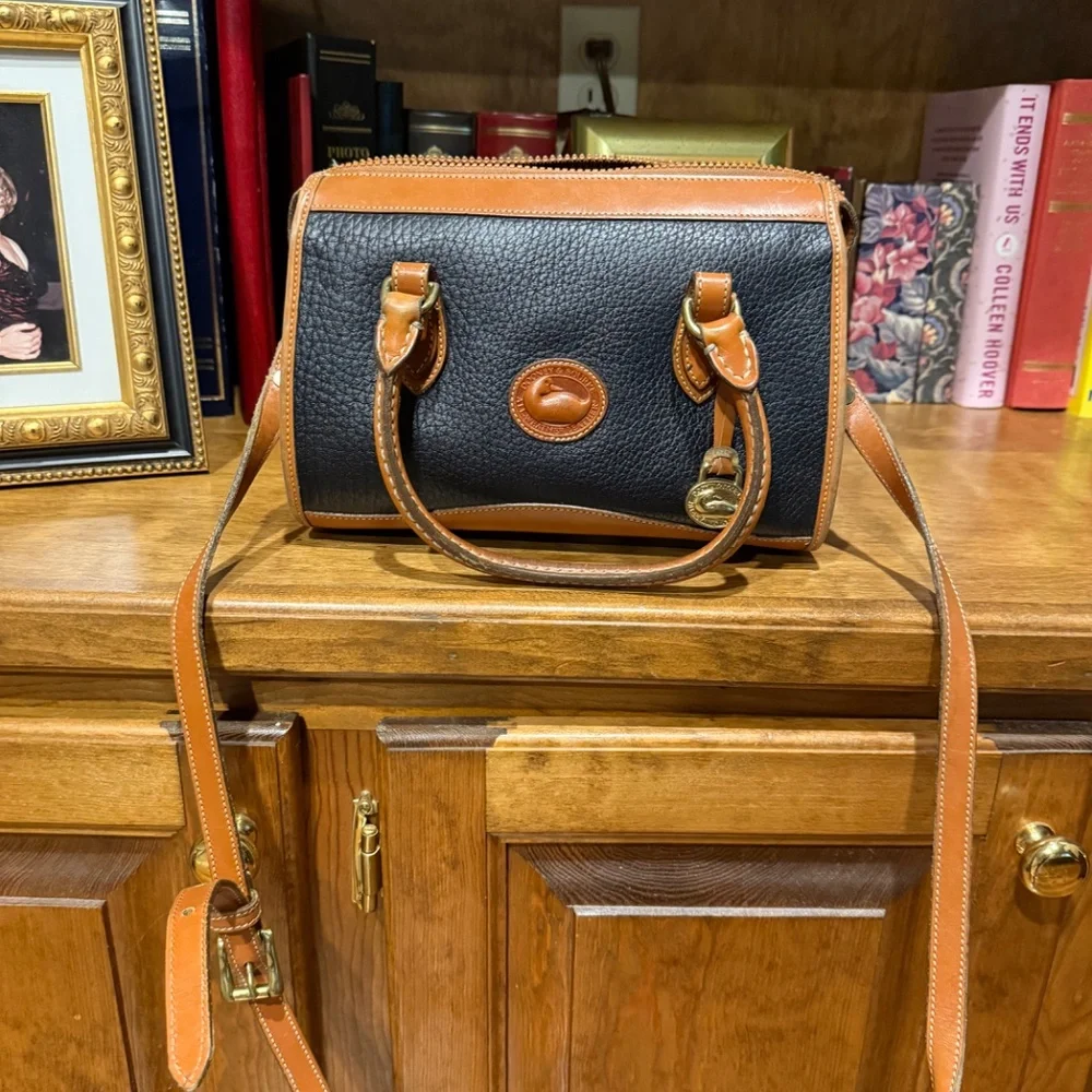 Hand bag - Picture 2 of 2
